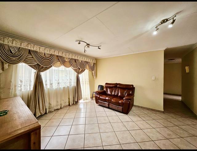 3 bed property to rent in TERENURE